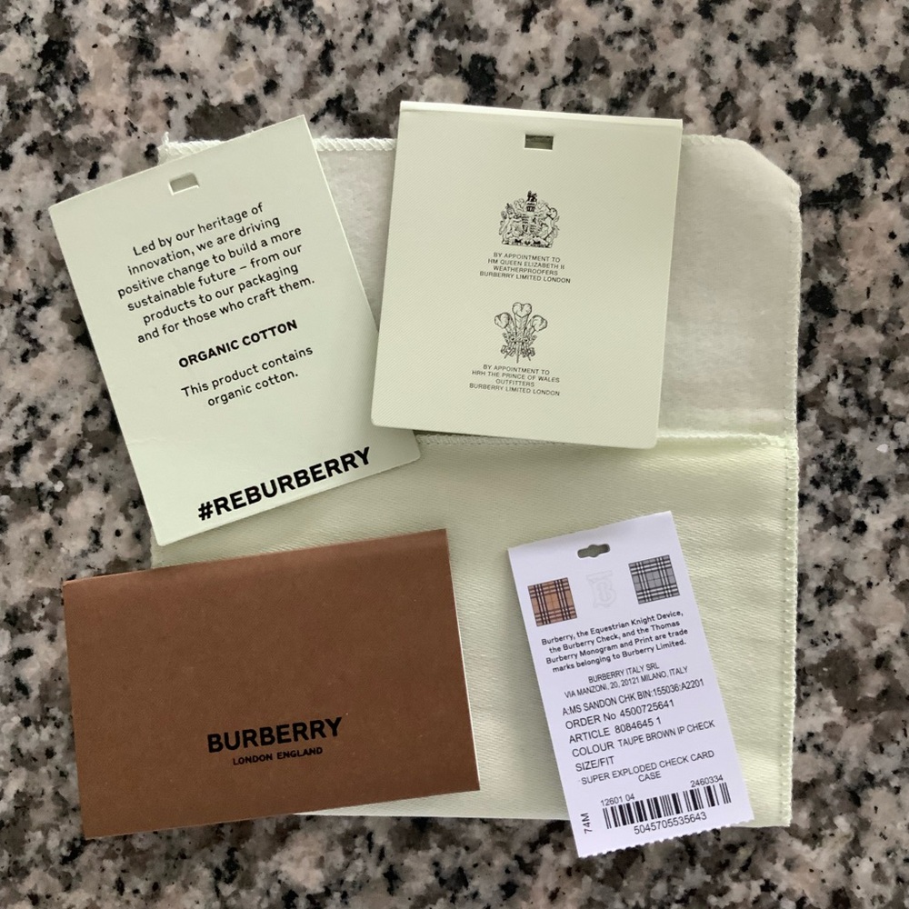Burberry Check Card Holder - Picture 4 of 9